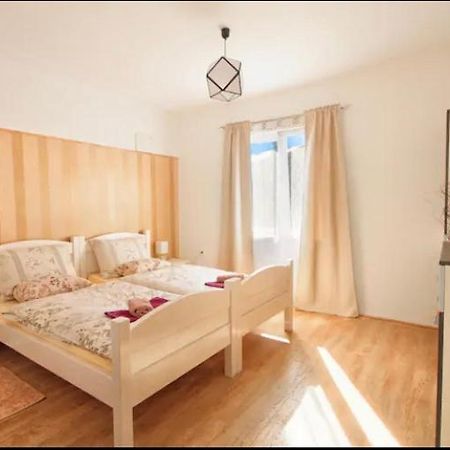 Rooms Bobic Licko Petrovo Selo Eksteriør billede