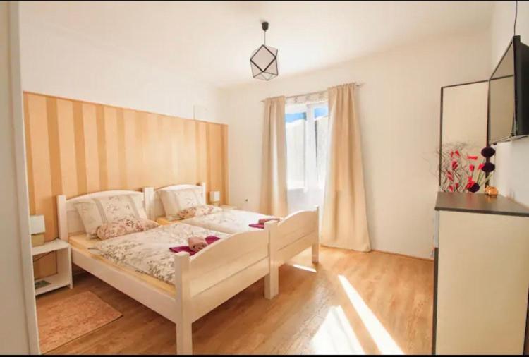 Rooms Bobic Licko Petrovo Selo Eksteriør billede
