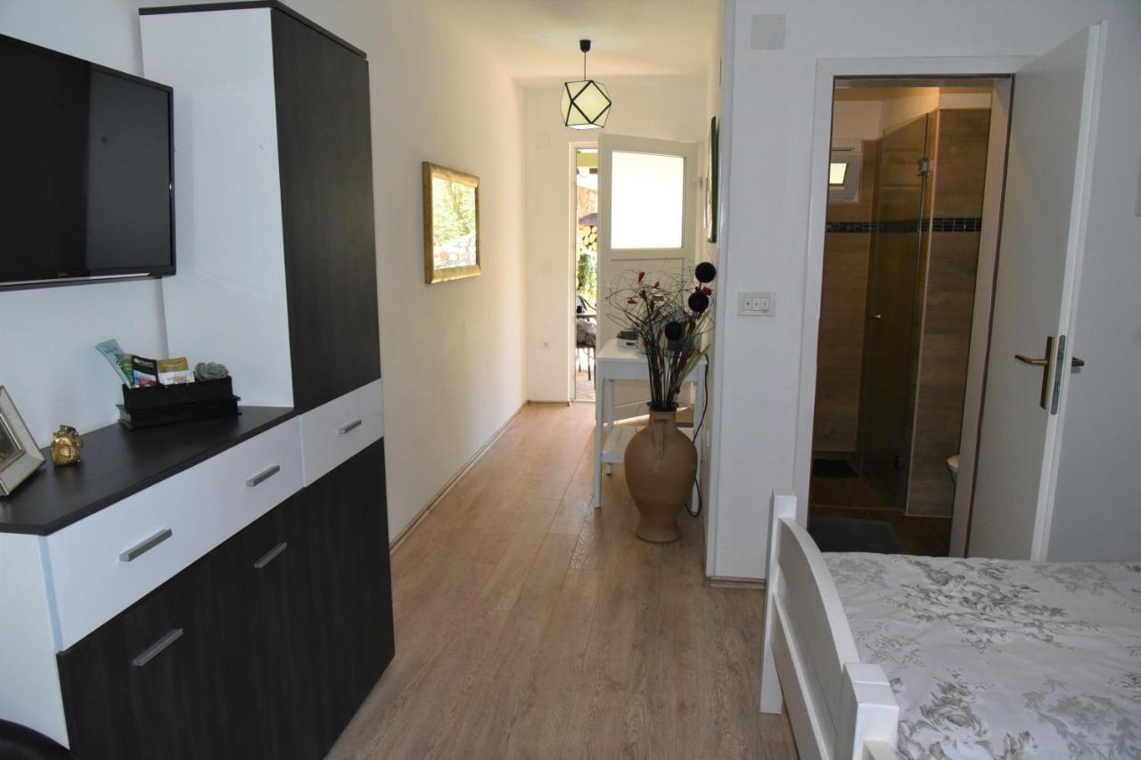 Rooms Bobic Licko Petrovo Selo Eksteriør billede