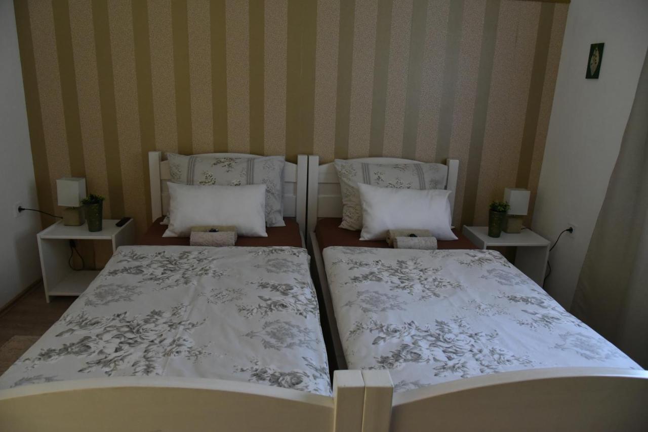 Rooms Bobic Licko Petrovo Selo Eksteriør billede